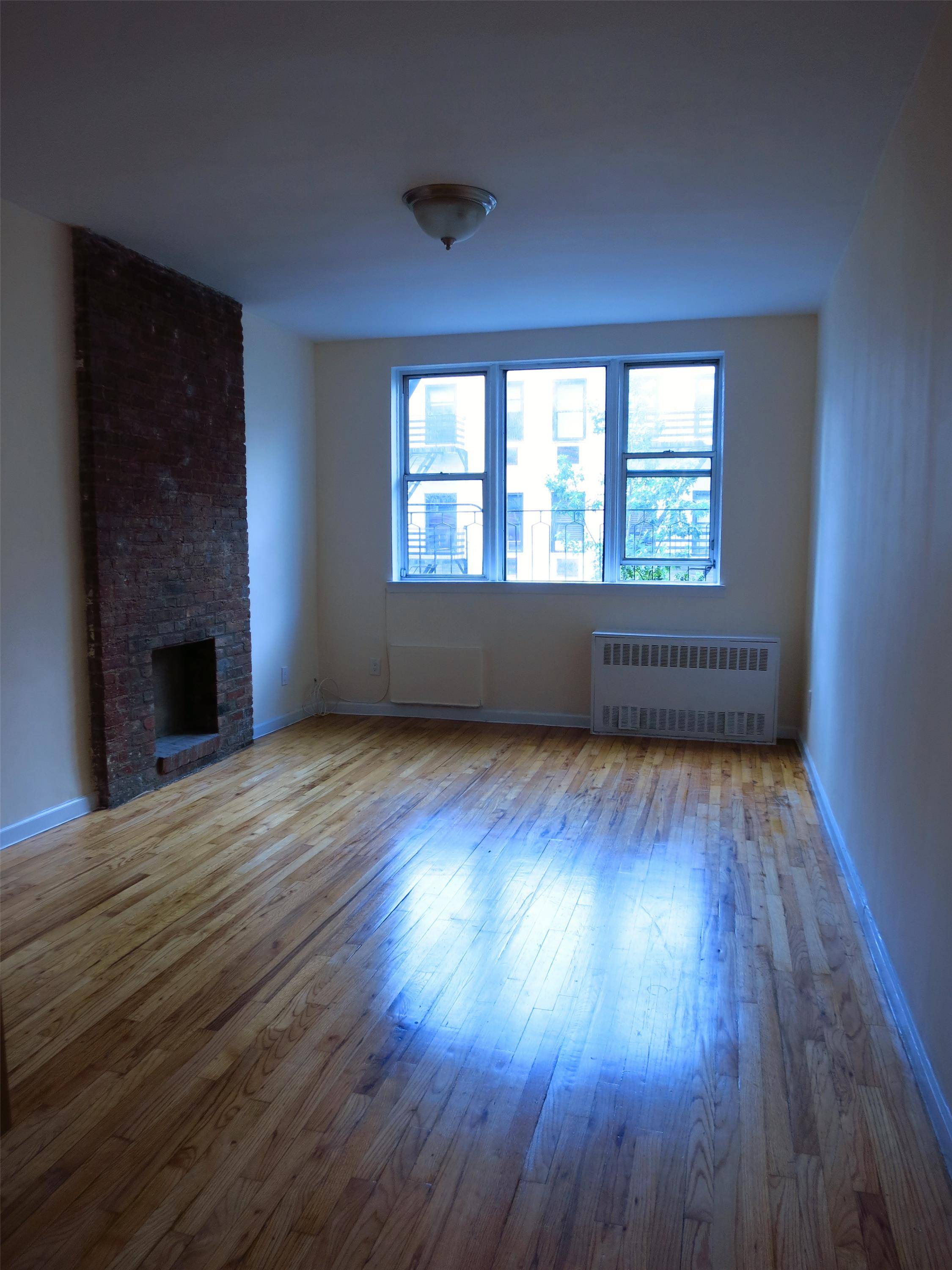 Gorgeous true 1 bedroom, Upper East Side, Decorative fire place.