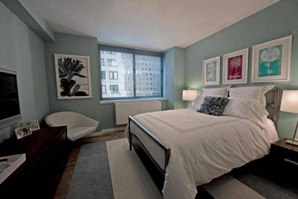 No Broker Fee ! Spacious 1 Bed Unit with Lots of Windows, Open Updated Kitchen and Huge Living Room. Available 08/10/2017. <>  Financial District...