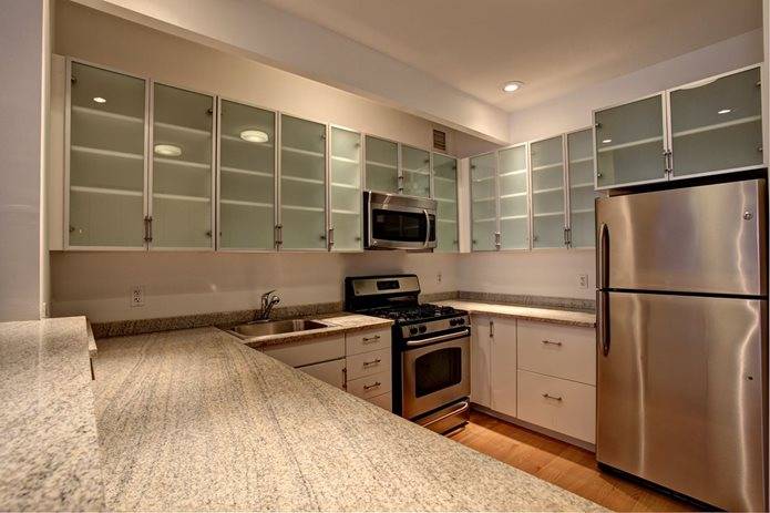 No Broker Fee ! 1 Bedroom With Marble Baths, Free DirecTV <>  Financial District...