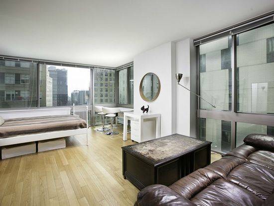 NO FEE - FINANCIAL DISTRICT: CITY VIEWS - LARGE ONE BEDROOM  - CORNER UNIT