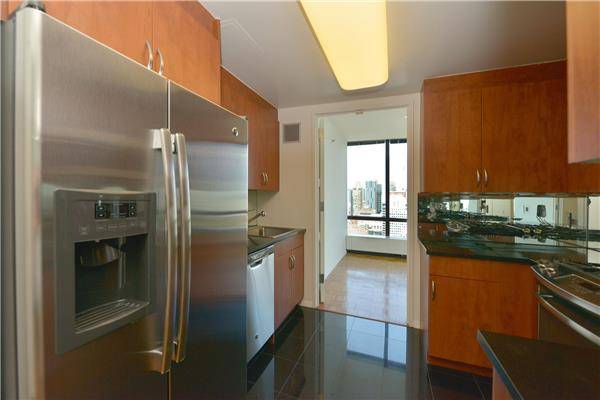 BEAUTIFUL 1 BEDROOM IN THE UES! MUST SEE!! ONE MONTH FREE!!!!