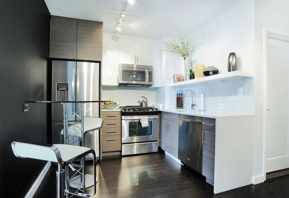 Incredible Junior 1 Bed in Full Service Building in Murray Hill overlooking the East River!!