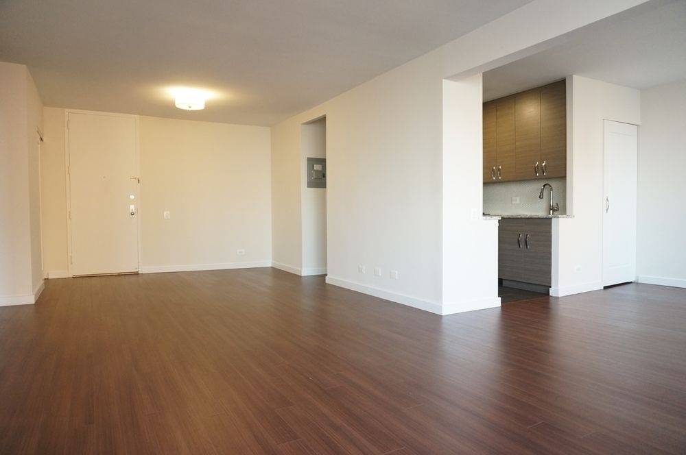 Convertible 3 Bedroom with Private Balcony in Murray Hill!