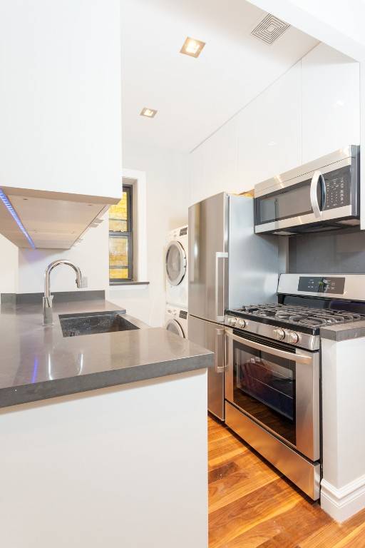Gramercy- Gut renovated 1 bedroom W/ Laundry in Unit