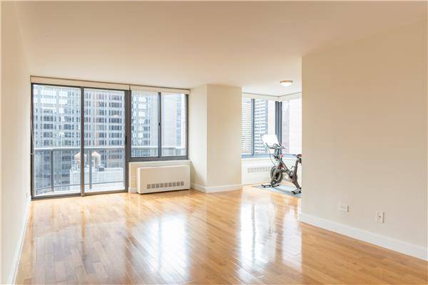 Beautiful 2 Bedroom 2 Bathroom with a Private Balcony in the Heart of Midtown! NO FEE!!!