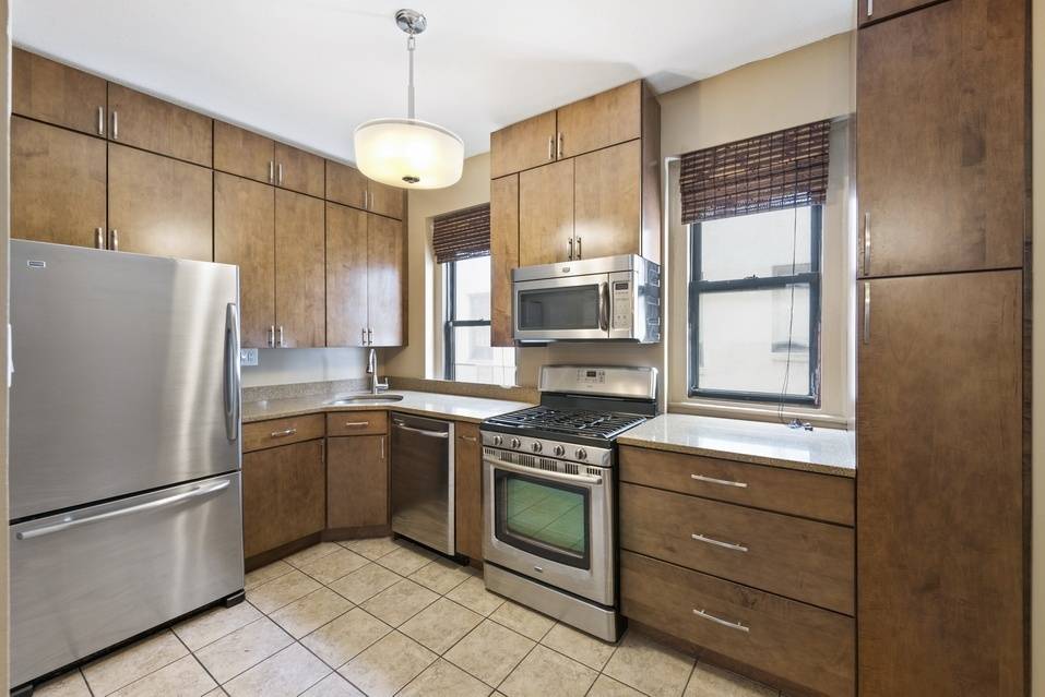 Astoria, Queens: Sun Blasted Renovated 2 Bedroom For Rent with Chef's Kitchen
