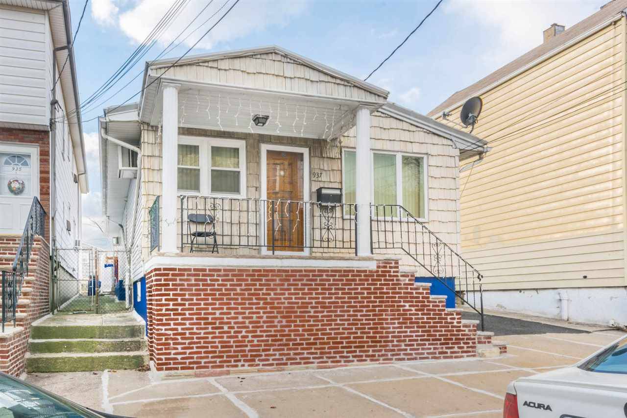 One family colonial style home in the heart of Jersey City