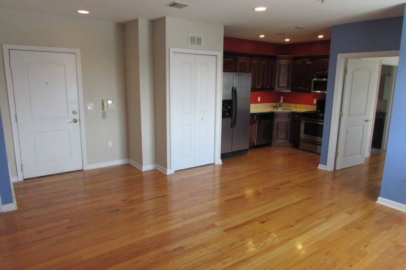 This gorgeous 2 bed - 2 BR New Jersey
