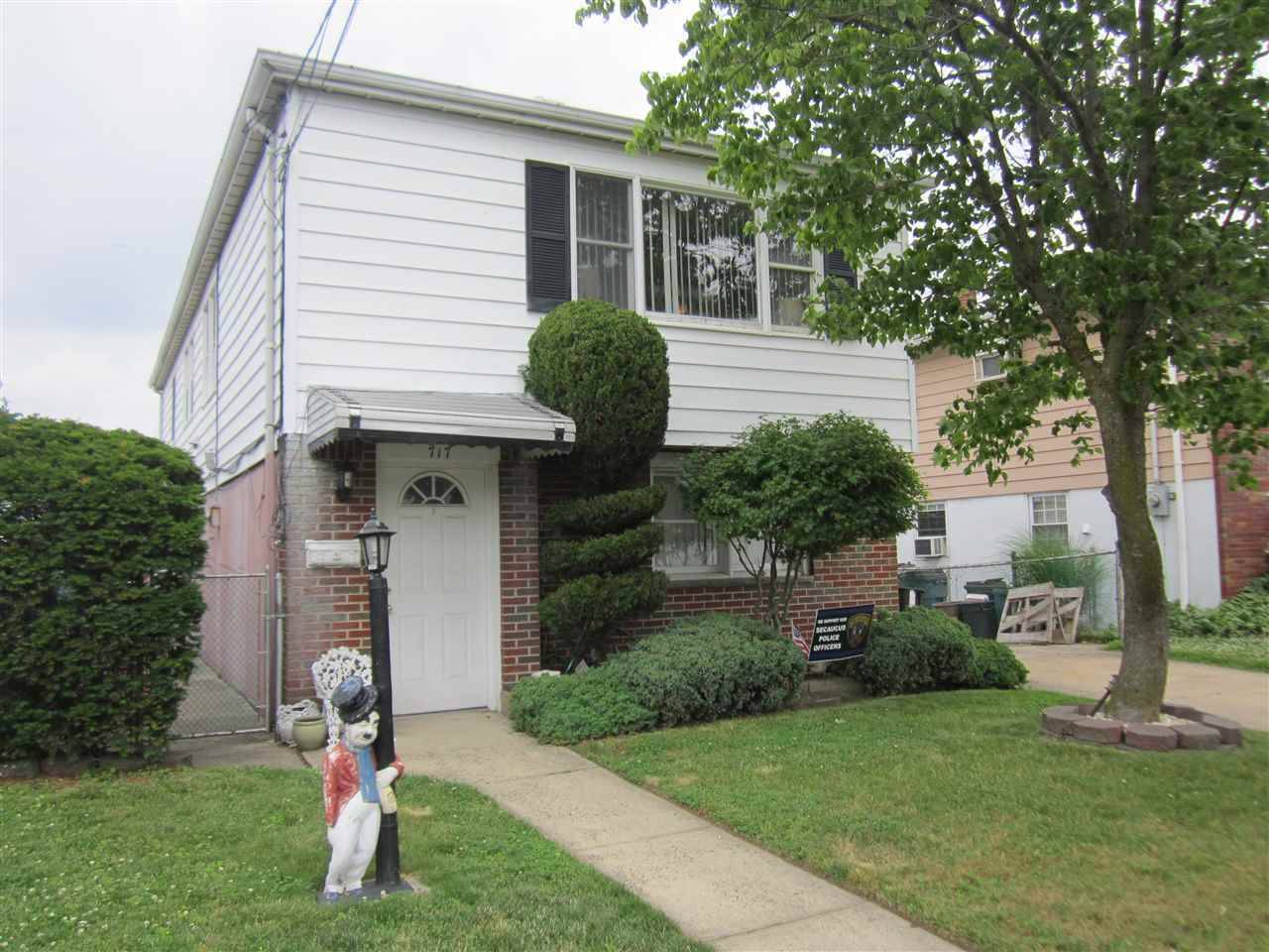 Lovely 3 bedroom/1 bath apartment on the 2nd floor of a nicely maintained 2 family home in the heart of Secaucus