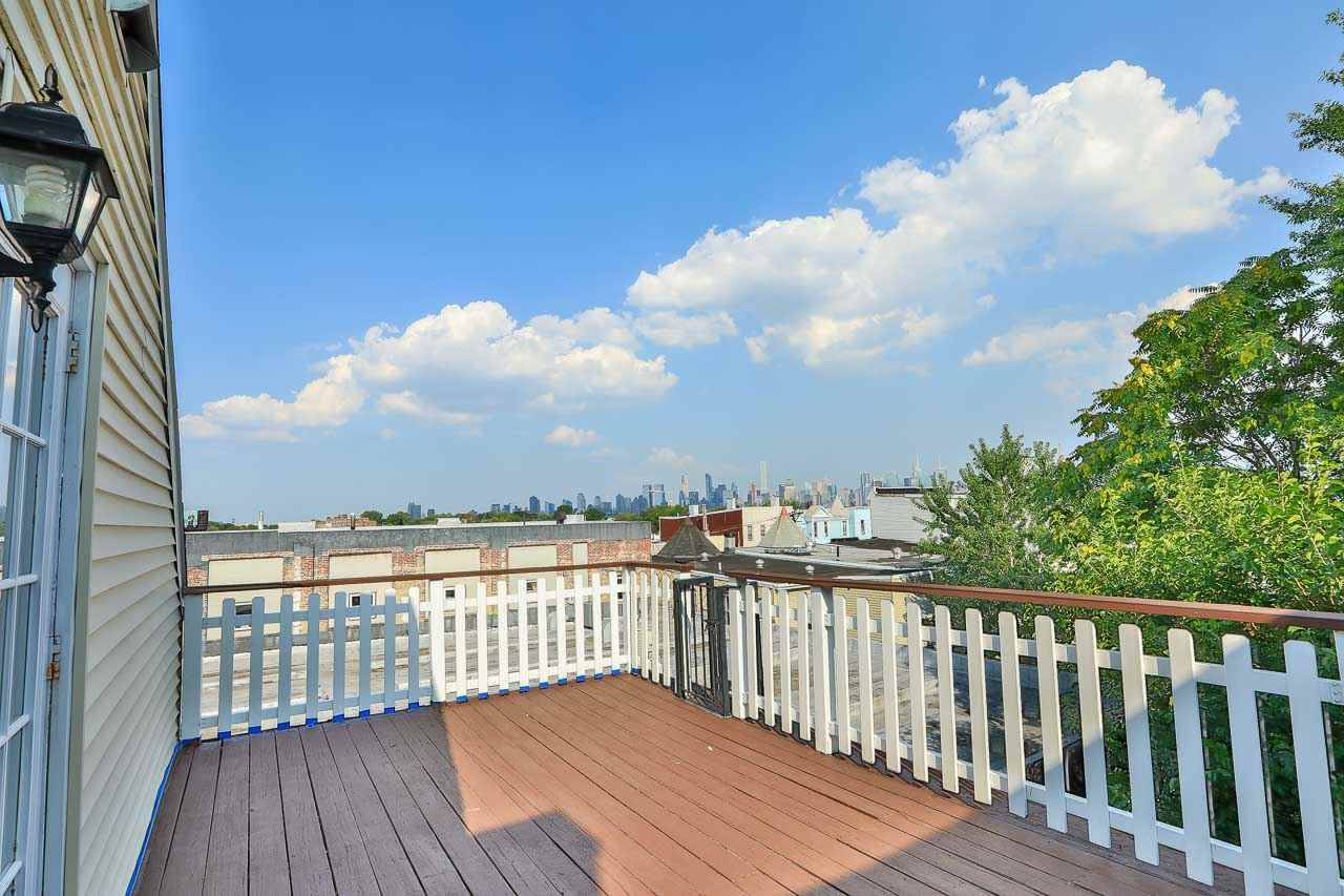 Weehawken 3 bedroom-2 bath duplex apartment with deck with NYC Views