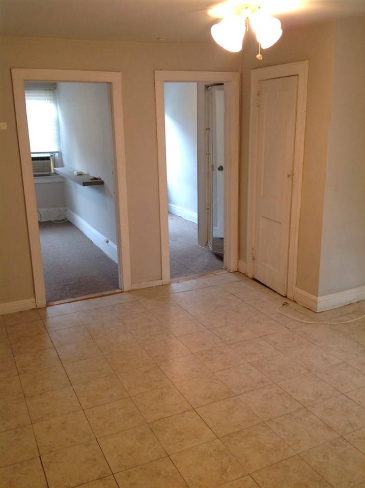 3rd & Park Nice 1 bedroom apartment with Office/Huge Walk-in Closet