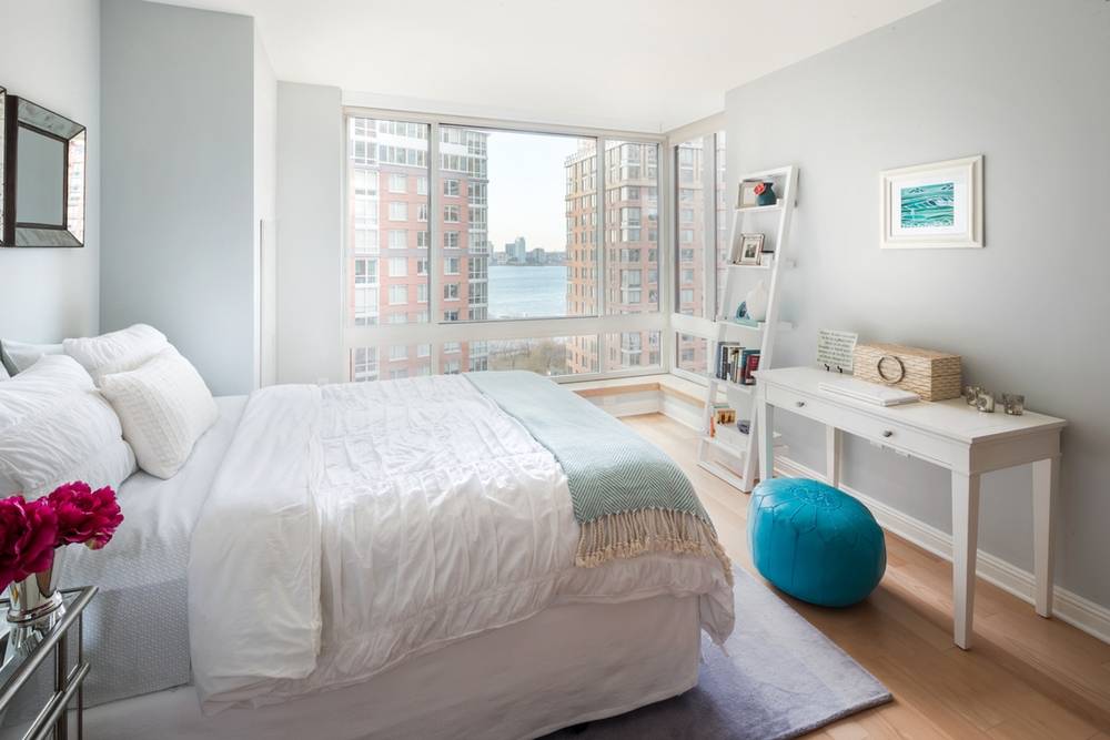 No Brokers Fee ! 2 Bedroom Laundry in Unit <> Battery Park...