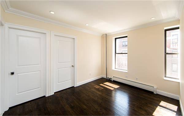 Williamsburg true 3 bedroom, washer/dryer in unit. Exposed Brick-No Fee & 2nd month free