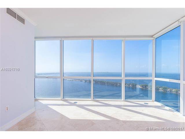 Breathtaking bay and ocean views from this 3 bed / 3 bath corner unit