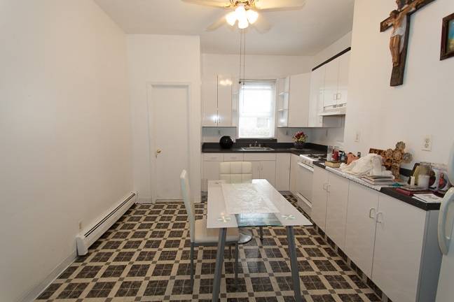 Charming 1 bedroom plus den close to NYC transportation