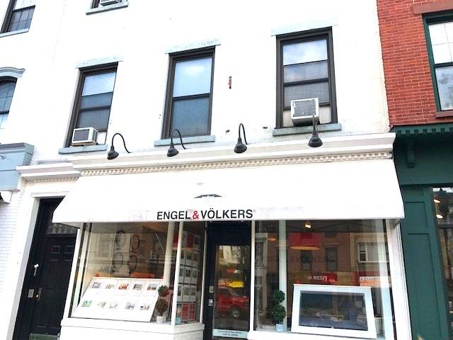 Excellent opportunity to rent a great commercial space on Washington Street in a high traffic location