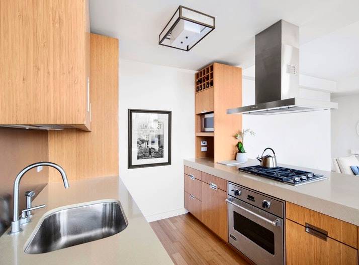 Contemporary Chelsea 1 Bedroom Apartment with 1 Bath featuring a Sun Terrace and Gym