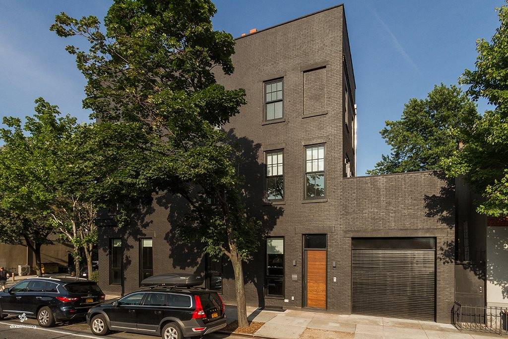 Carroll Gardens: Newly Renovated 4 Bedroom Townhouse