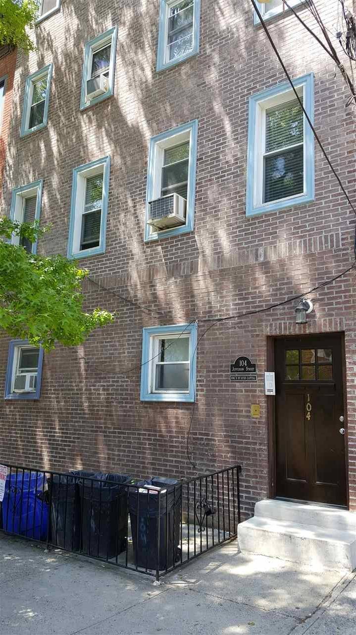 Great 2 Bedroom Apartment Located in Great Location of Downtown Hoboken