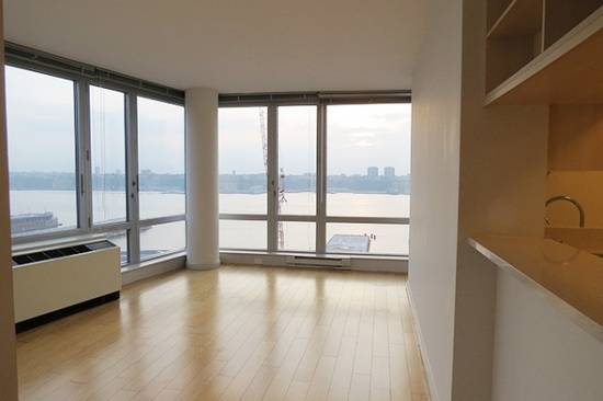 Large Luxury Studio with Water Views and Full Amenities