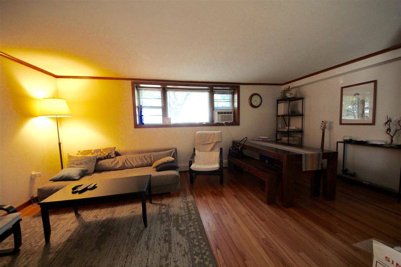Charming 2 Br/2Ba Rental in the Bluff area of Weehawken