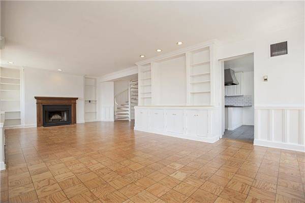 Elegant 3 bed/ 3 bath UES! Live in one of Manhattan's most desirable residential addresses!
