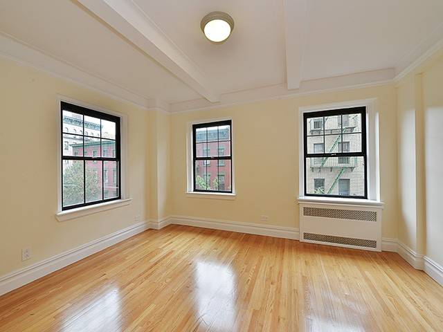 No Broker Fee!!!   Limited Time Only!!!   Sweet West Village 1 Bedroom Apartment with 1 Bath Featuring Great City Views