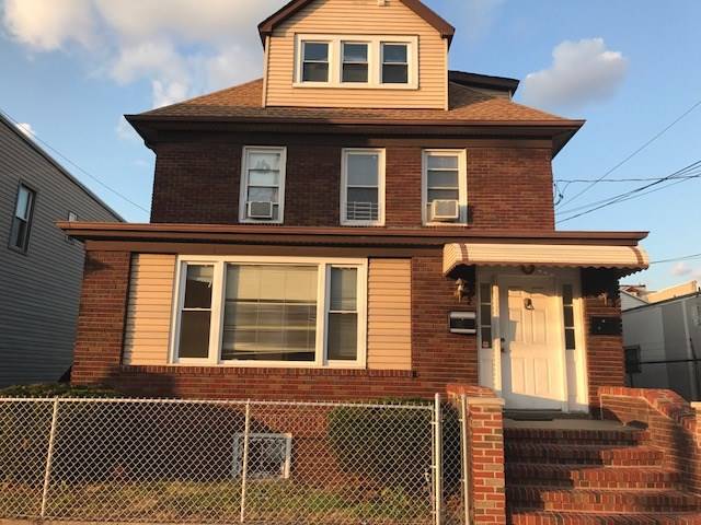 Newly renovated 3bed/2bath apartment located on Fisk St