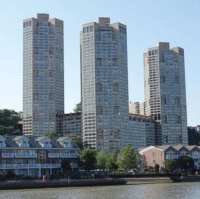 HI-RISE LUXURY CONDO WITH SPECTACULAR SOUTHEASTERN VIEWS OF HUDSON RIVER AND MANHATTAN SKYLINE