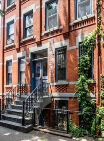Beautiful and well-maintained top floor 2 Bedroom + Den in the sought-after Historic Downtown Jersey City neighborhood