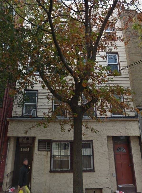 Large 1 bedroom 1 bath apartment located right off of Newark Ave in downtown Jersey City