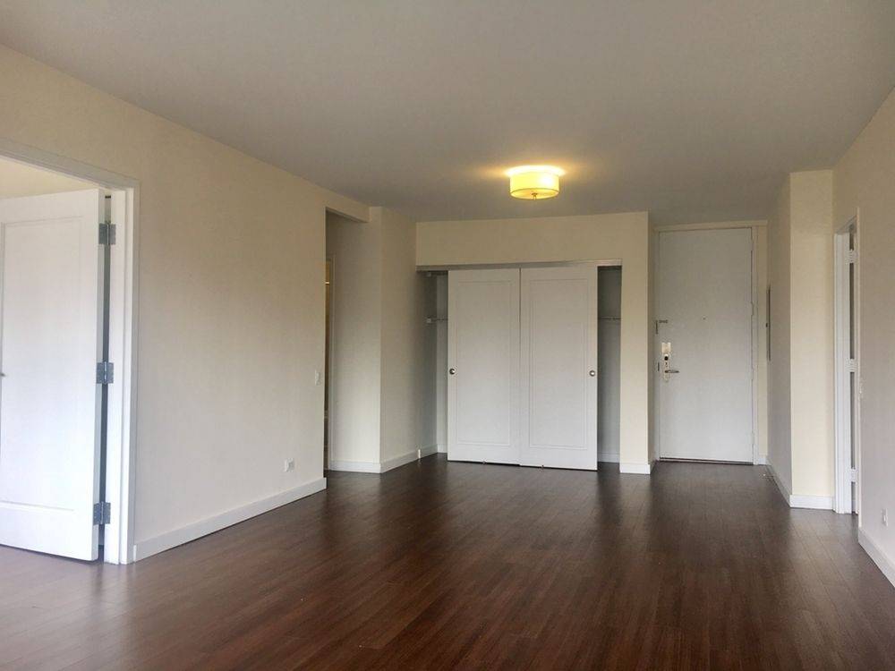 2 Bed/2 Bath Murray Hill Apartment with Gym & Media Room