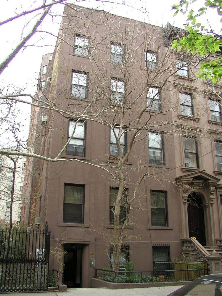 Spacious and Immaculate Studio Apartment Located on a Quiet, Tree Lined block in Brooklyn Heights Historic District.