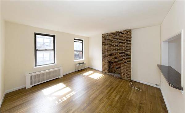 SPACIOUS ONE BEDROOM NEAR TRAIN - ELEVATOR AND LAUNDRY - MIDTOWN EAST
