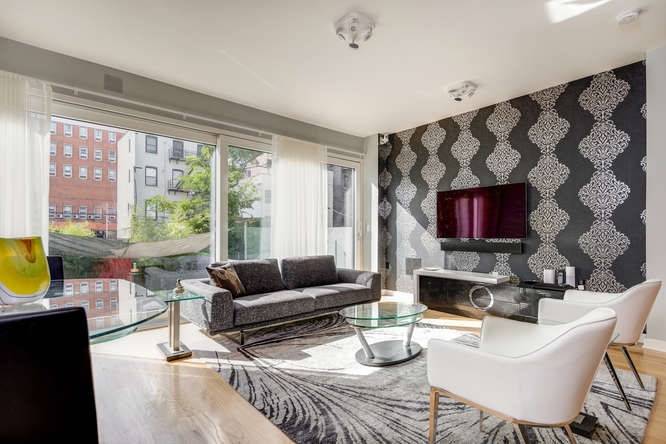 Located on highly-desirable Park Avenue between 3rd & 4th Streets this expansive 2100 sq