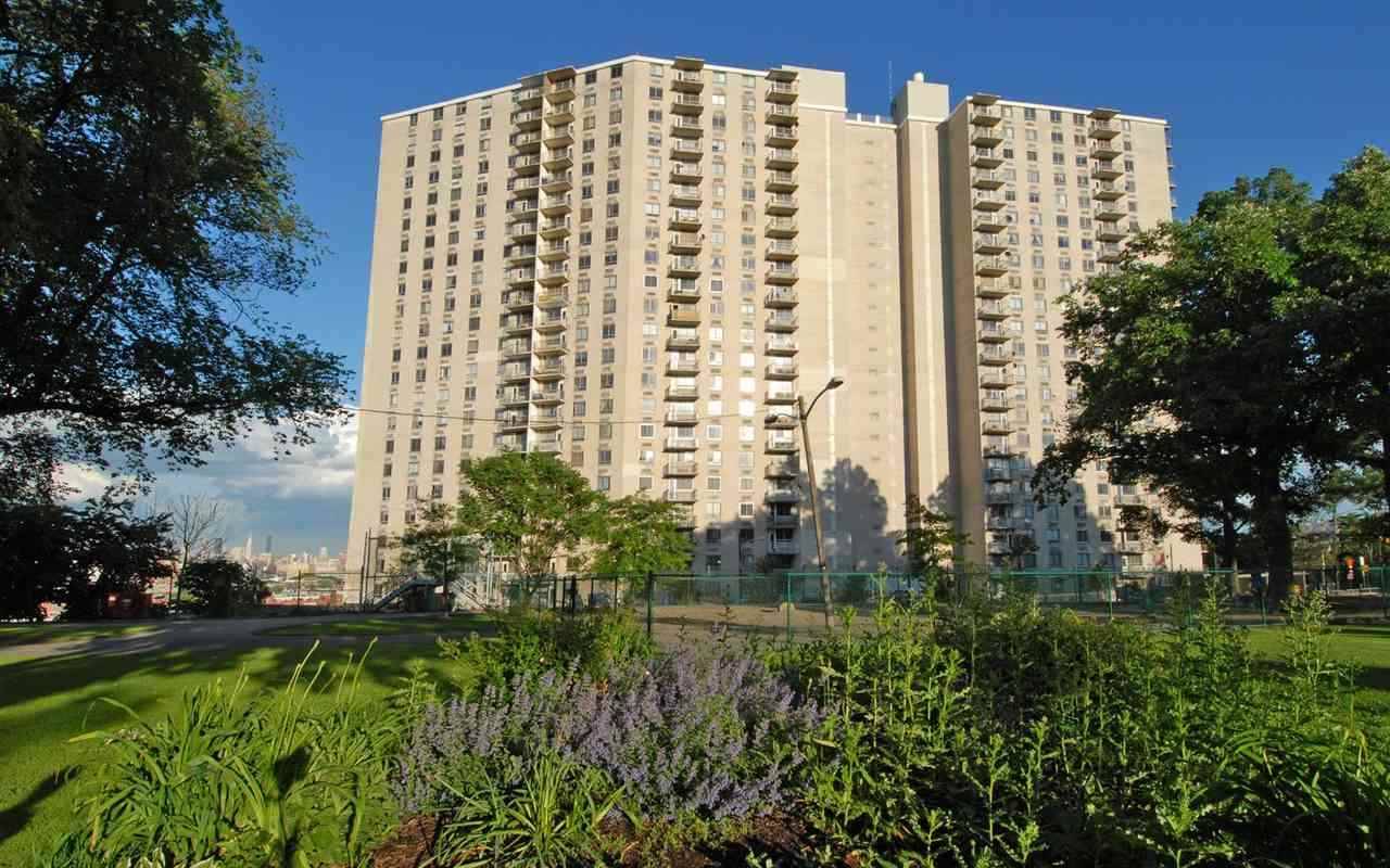 1 Bedroom Penthouse unit in the Doric - 1 BR Condo The Heights New Jersey