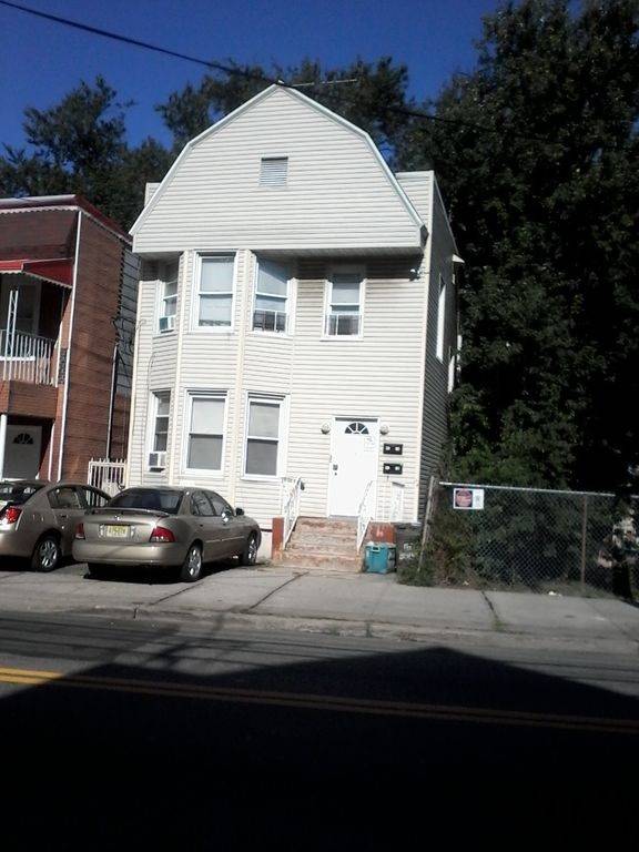2 family home with 3 bedrooms each unit - Multi-Family New Jersey