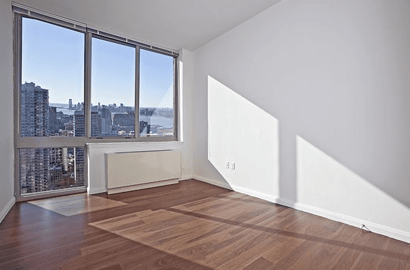 Hell's Kitchen - Luxury 1 Bedroom with Views of the Westside...amenities galore!