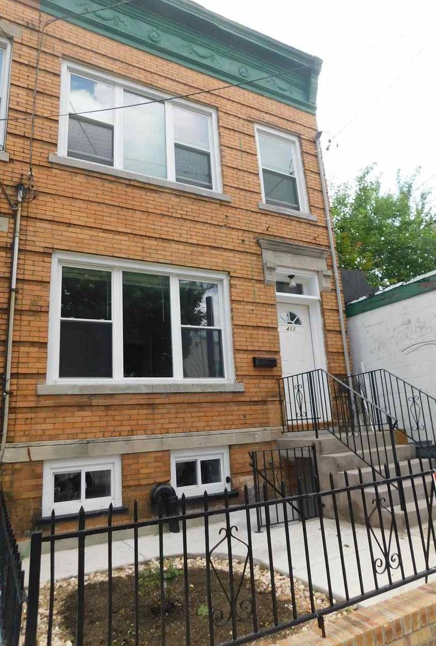 Charming mint condition 2 bedroom apartment around the corner from transit to Journal Square and downtown