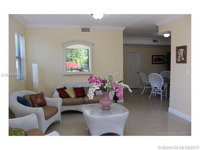 FULLY FURNISHED 5 BED/ 4 BATH TOWNHOME IN COCONUT GROVE