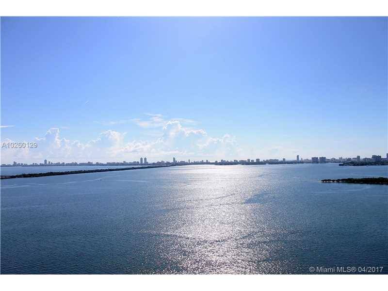 INSANE VIEWS OF MIAMI BEACH AND BISCAYNE BAY FROM THIS LARGE 2/2 1