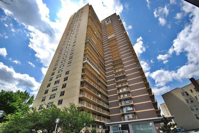Move-in Ready gut renovated 1 bed/1bath unit in luxury highrise