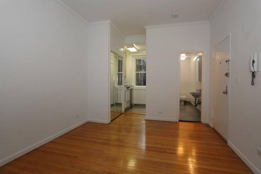 LARGE BRIGHT UPPER EAST SIDE STUDIO  - UPDATED KITCHEN - NO FEE!