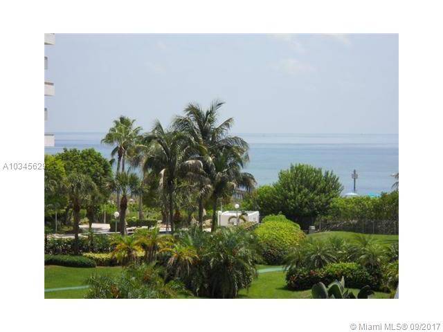 Fantastic Ocean and Park views from every room in this 2BR/2BA unit at the Commodore Club South Tower