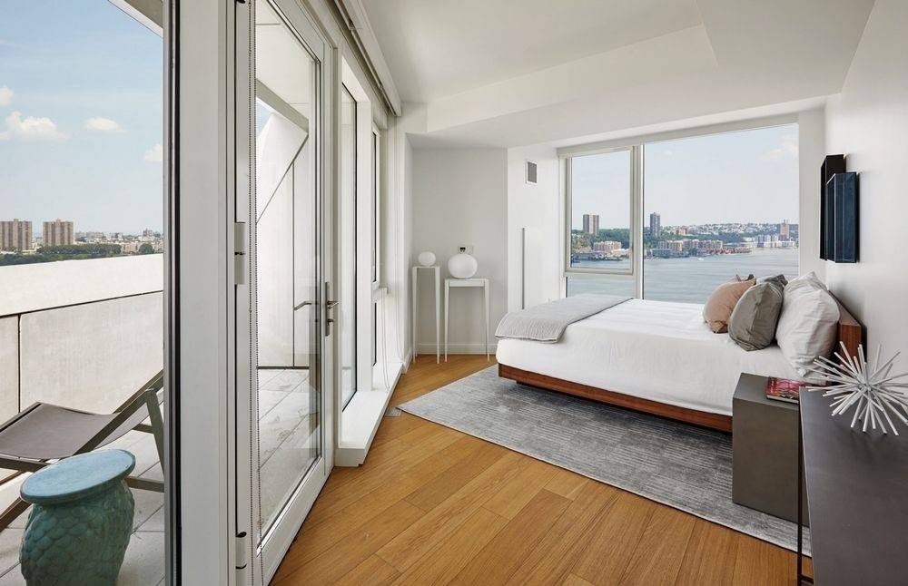 Luxury 2 Bedroom in Manhattan With Pool, Gym and MORE