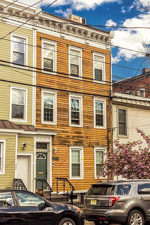 Don’t miss this fabulous investment opportunity to own a recently-updated home in the heart of Jersey City