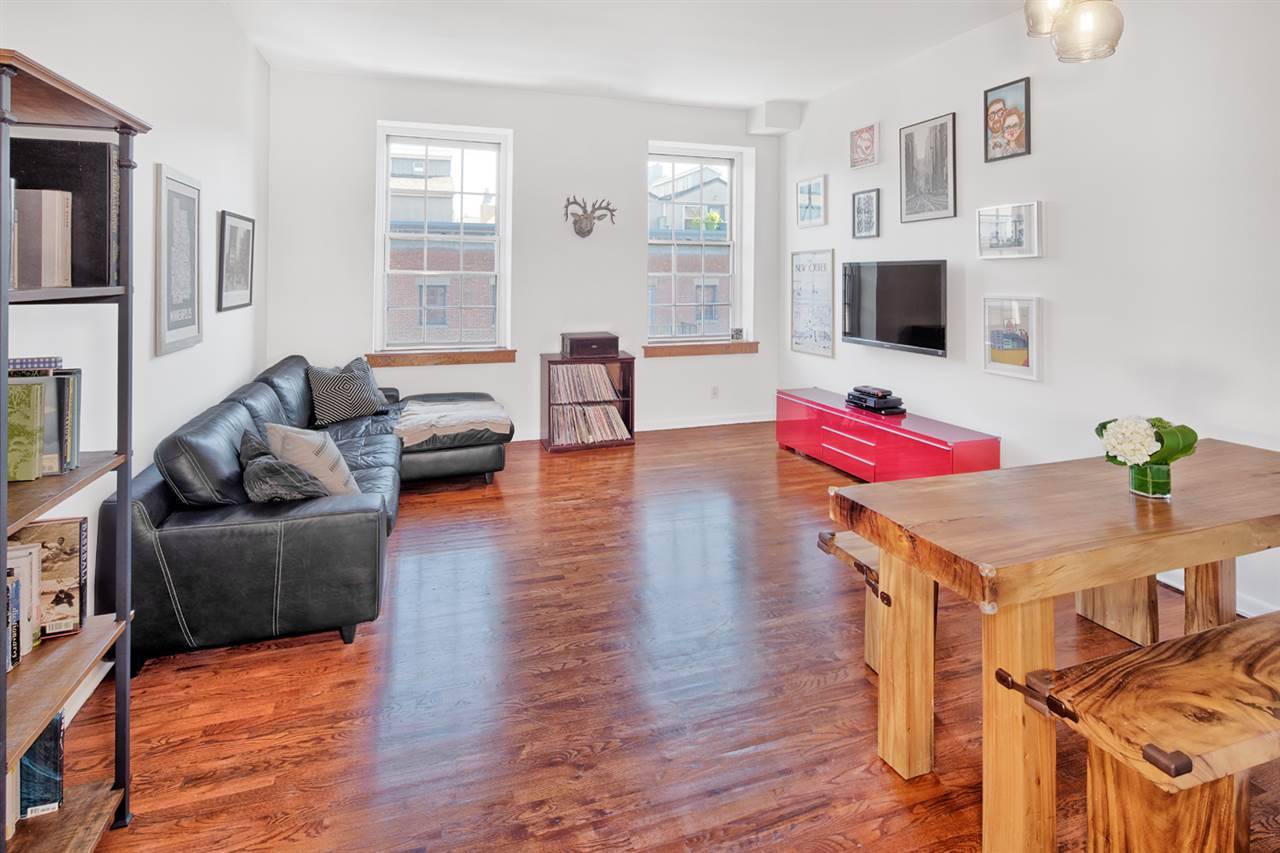 Welcome home to this 2 Bed/1 - 2 BR Condo Van Vorst Park New Jersey