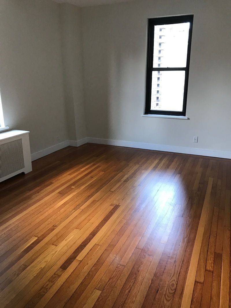 CHARMING 1 BED | 1 BATH IN SUTTON PLACE