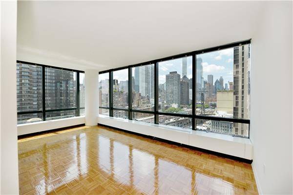 1 BED | 1.5 BATH WITH GORGEOUS VIEW AND AMENITIES IN THE UPPER EAST SIDE