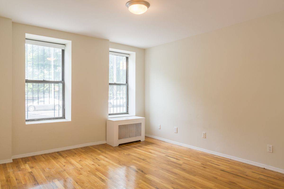 2 BED | 1 BATH LOCATED IN THE UPPER EAST SIDE
